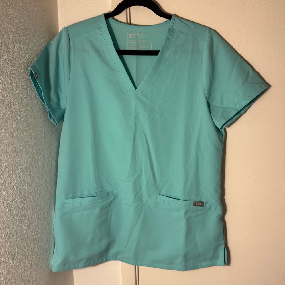 Figs Women’s Scrubs Set